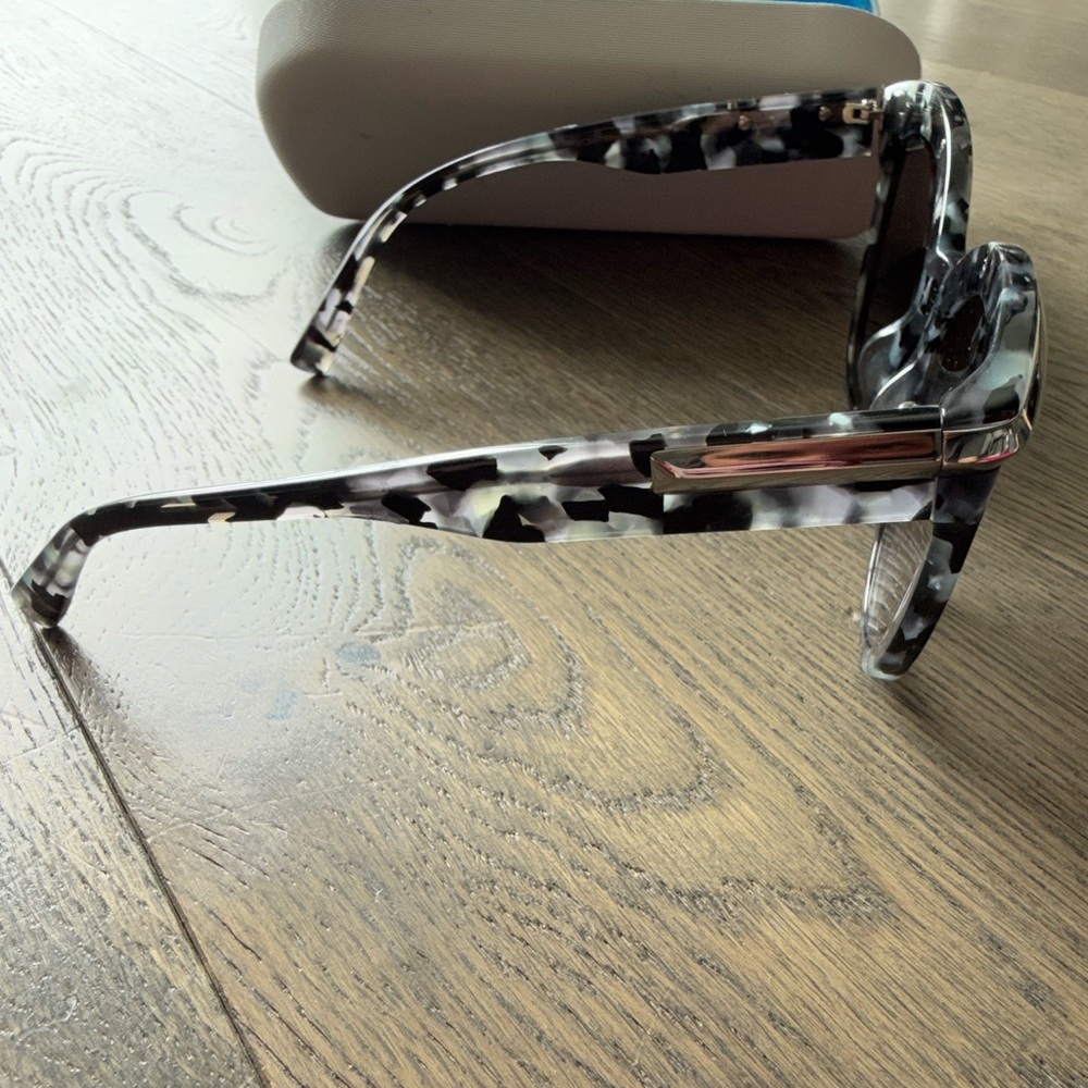 MCM Grey Marble Tortoiseshell Women’s Sunglasses. EUC - Picture 6 of 6